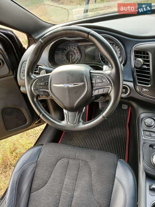 Седан Chrysler 200 2015 в Черкасах