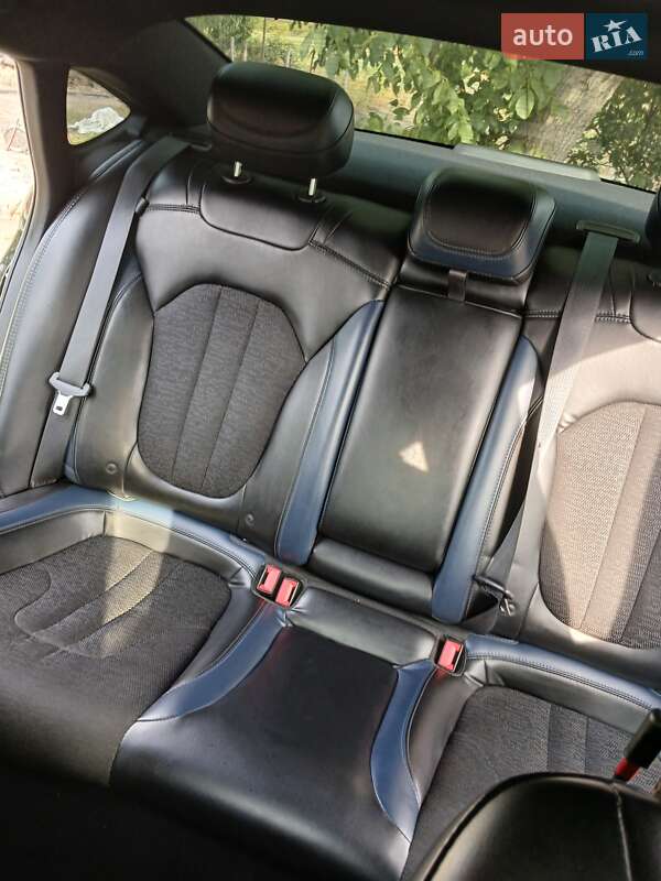 Седан Chrysler 200 2015 в Черкасах