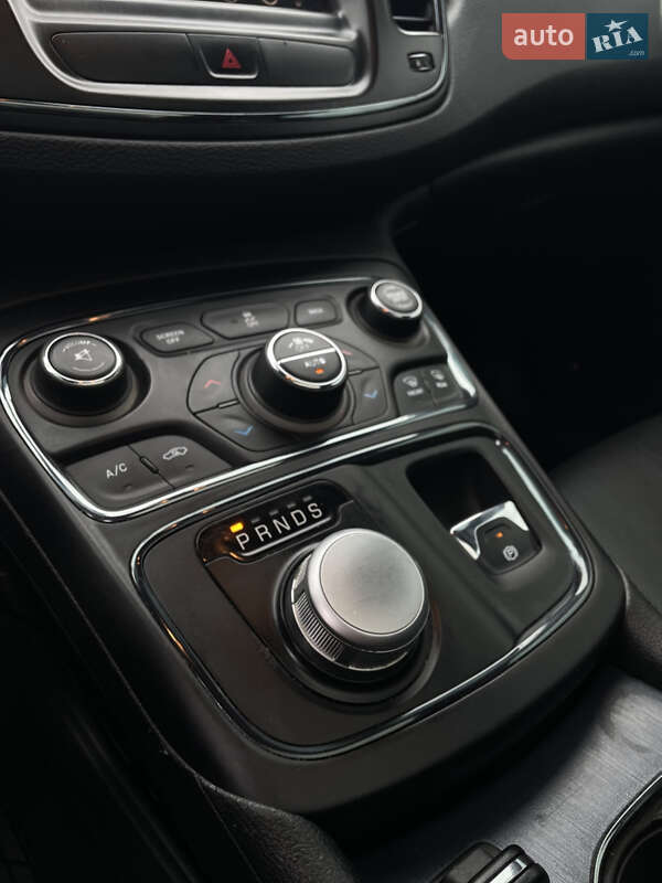 Седан Chrysler 200 2016 в Вінниці