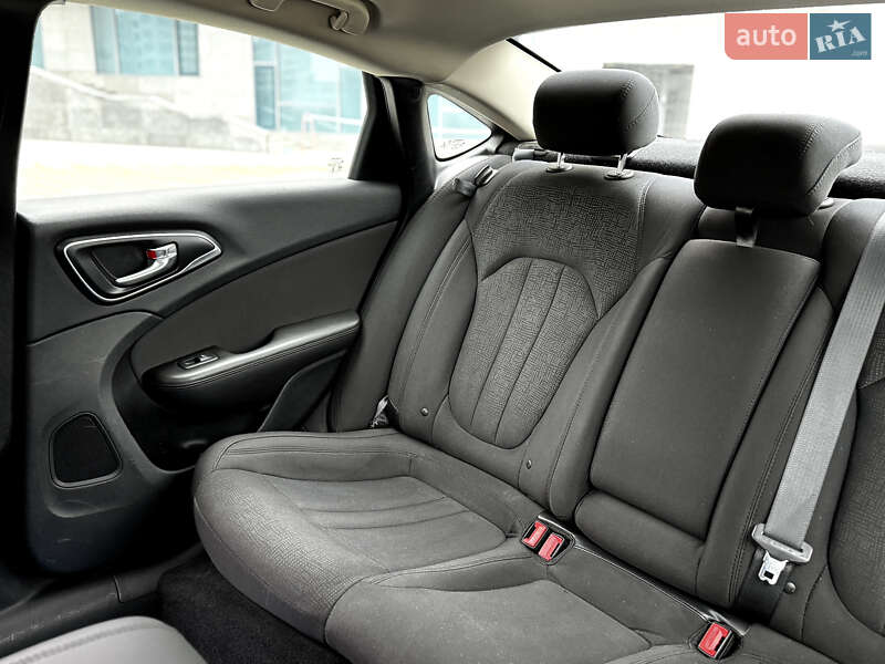 Седан Chrysler 200 2015 в Харькове