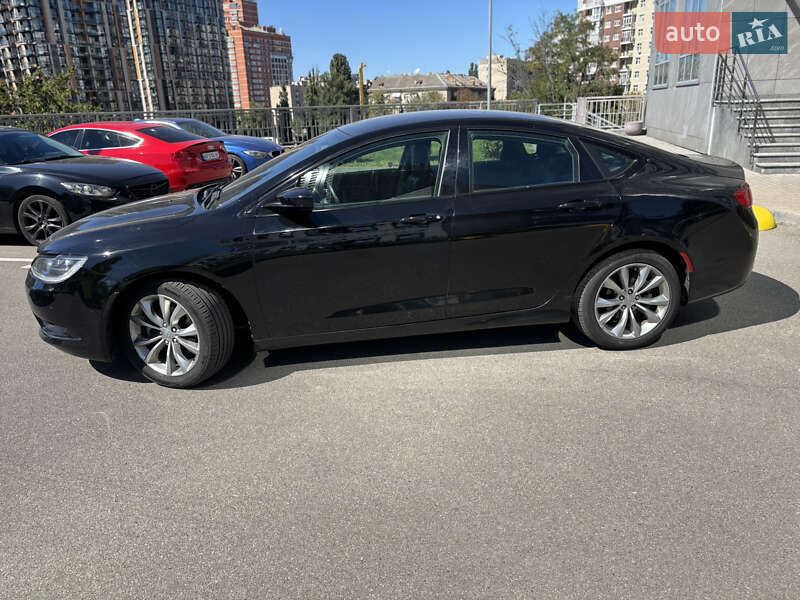 Седан Chrysler 200 2015 в Киеве