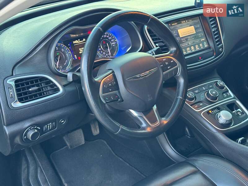 Седан Chrysler 200 2016 в Виннице