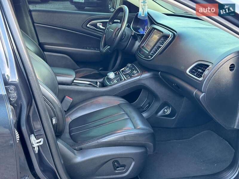 Седан Chrysler 200 2016 в Виннице