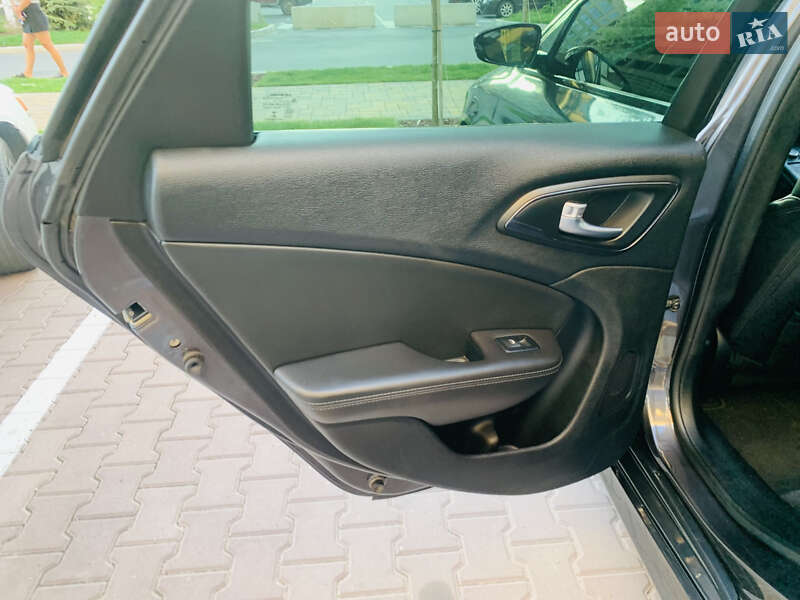 Седан Chrysler 200 2015 в Києві фото 59 Седан Chrysler 200 2015 в Києві