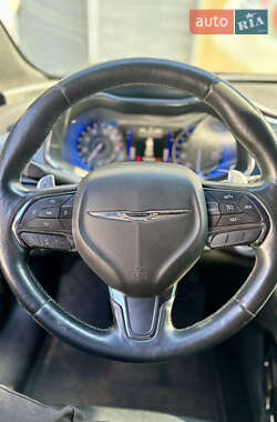 Седан Chrysler 200 2014 в Лубнах