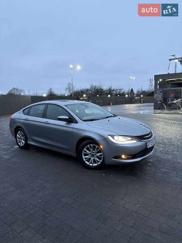 Седан Chrysler 200 2015 в Долине