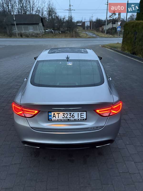 Седан Chrysler 200 2015 в Долине