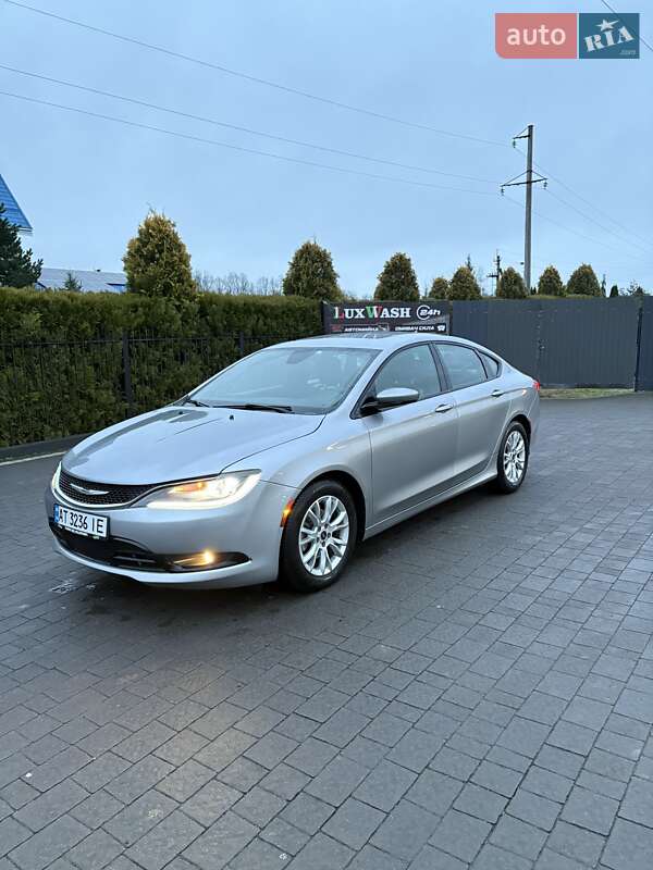 Седан Chrysler 200 2015 в Долине