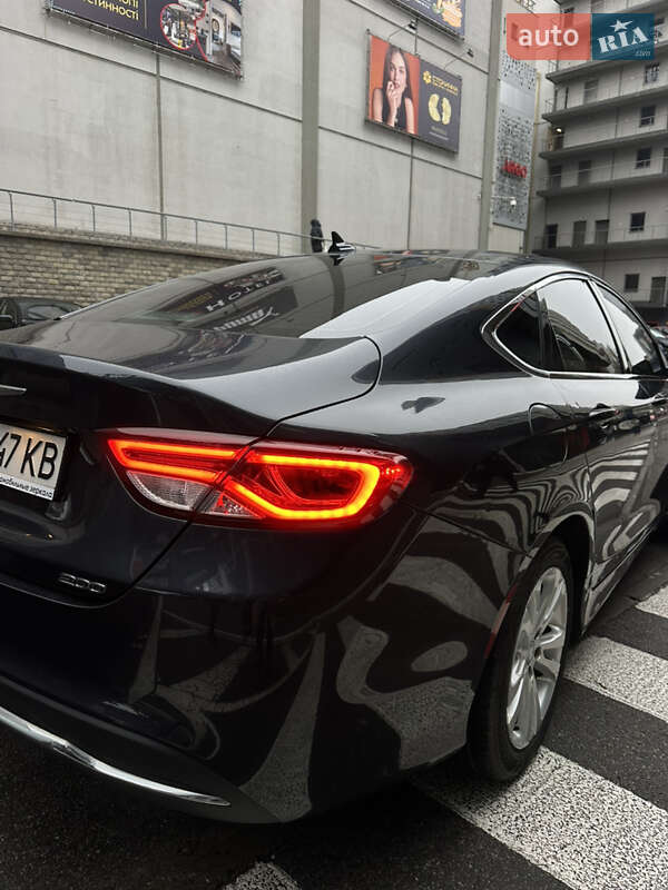 Седан Chrysler 200 2016 в Киеве
