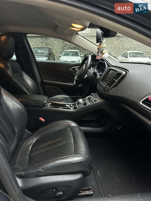 Седан Chrysler 200 2016 в Киеве