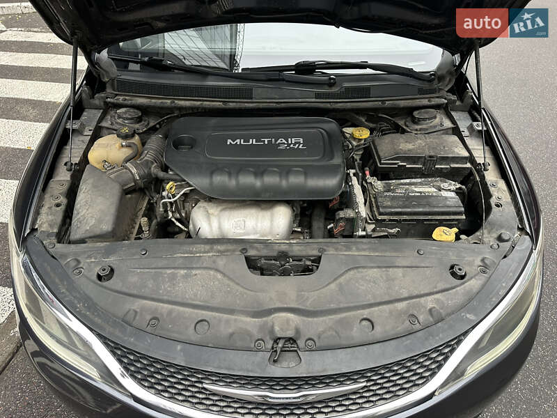 Седан Chrysler 200 2016 в Киеве