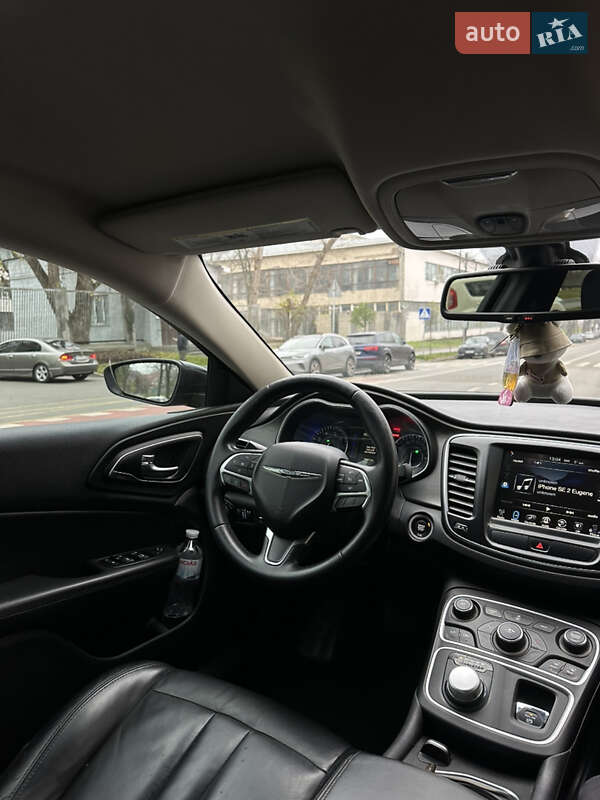 Седан Chrysler 200 2016 в Киеве