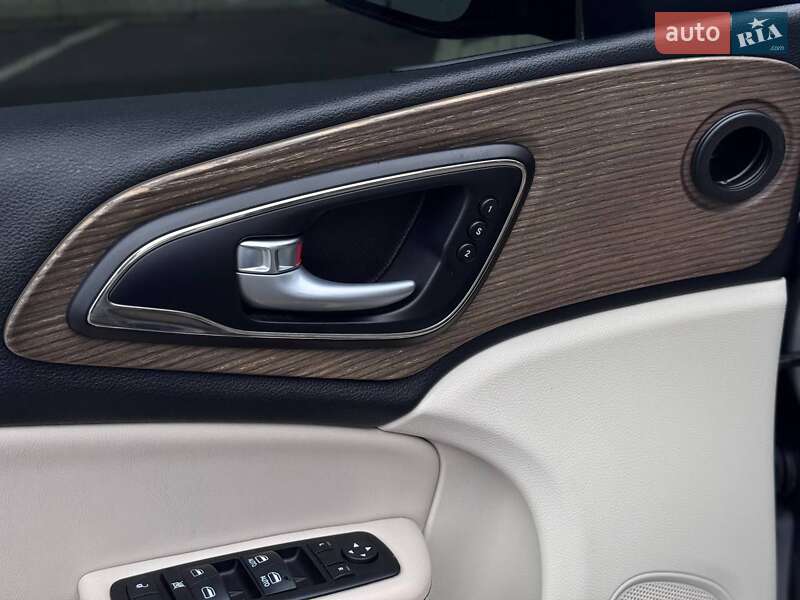 Седан Chrysler 200 2014 в Києві