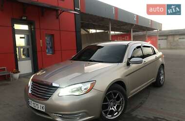Седан Chrysler 200 2014 в Калуші