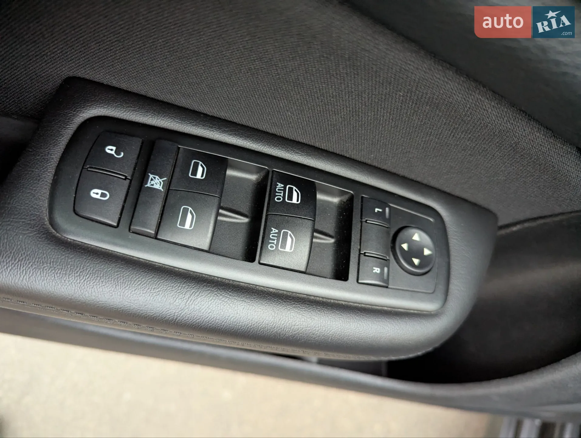 2014 Chrysler 200 - мініатюра 17