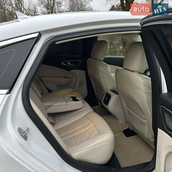 Седан Chrysler 200 2014 в Чернівцях