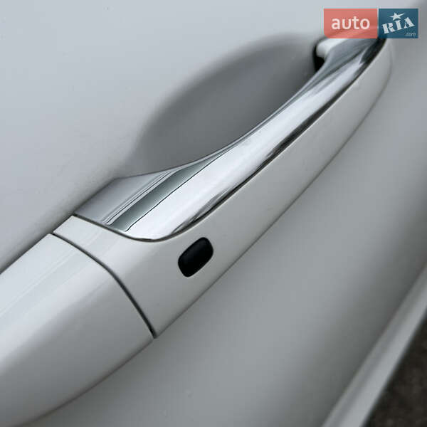 Седан Chrysler 200 2014 в Чернівцях