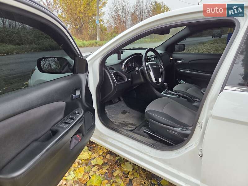 Седан Chrysler 200 2013 в Днепре