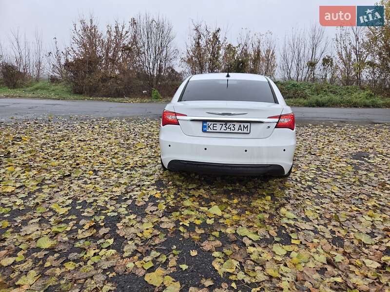 Седан Chrysler 200 2013 в Днепре