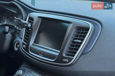 Седан Chrysler 200 2015 в Чернігові