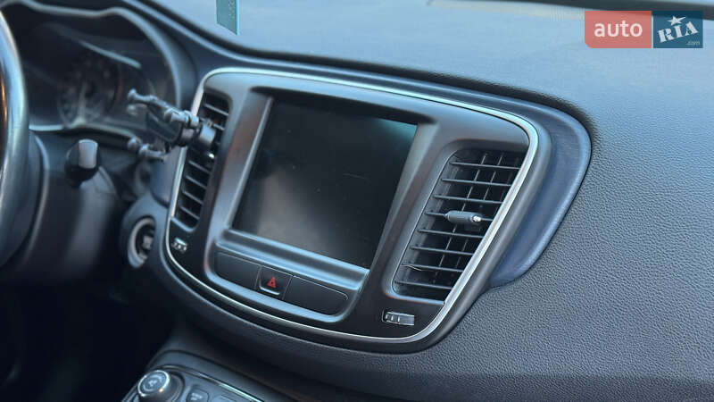 Седан Chrysler 200 2015 в Чернигове