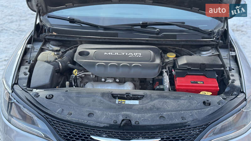 Седан Chrysler 200 2015 в Чернигове