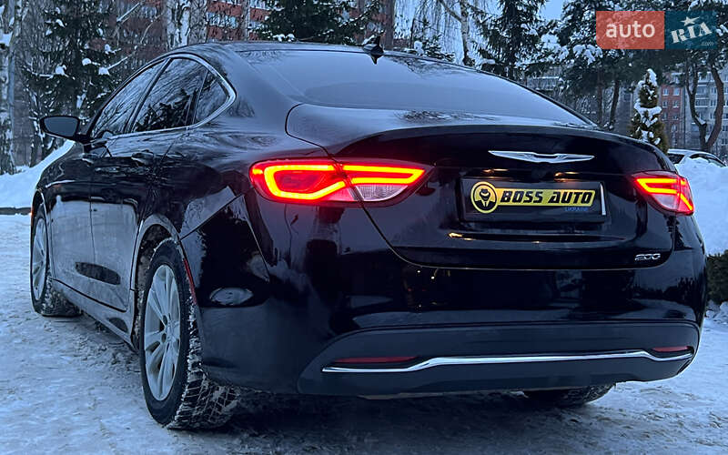 Седан Chrysler 200 2016 в Львове