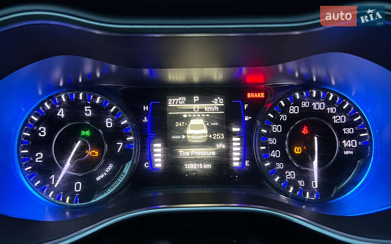 Седан Chrysler 200 2016 в Львове