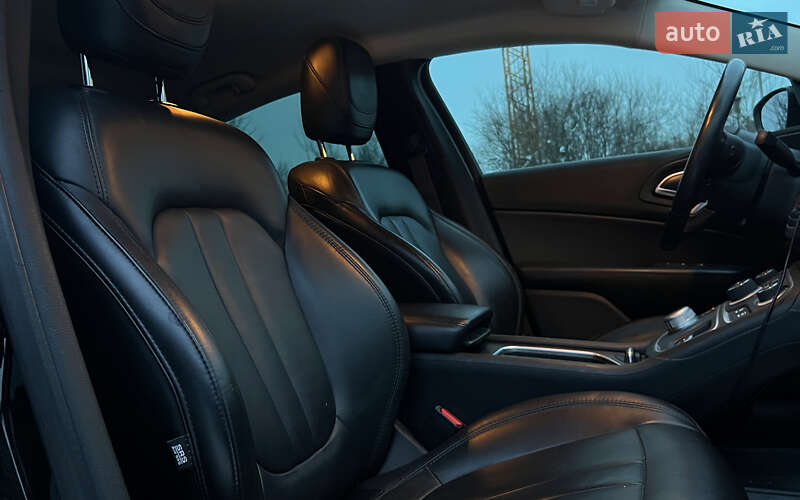 Седан Chrysler 200 2016 в Львове