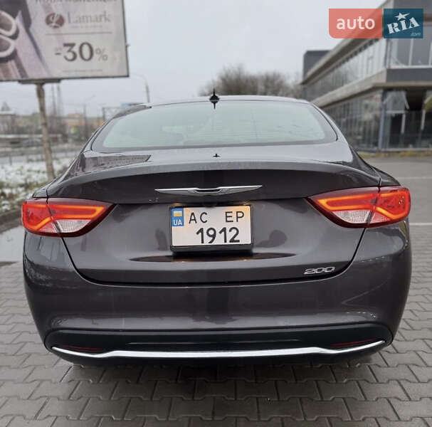 Седан Chrysler 200 2016 в Луцьку