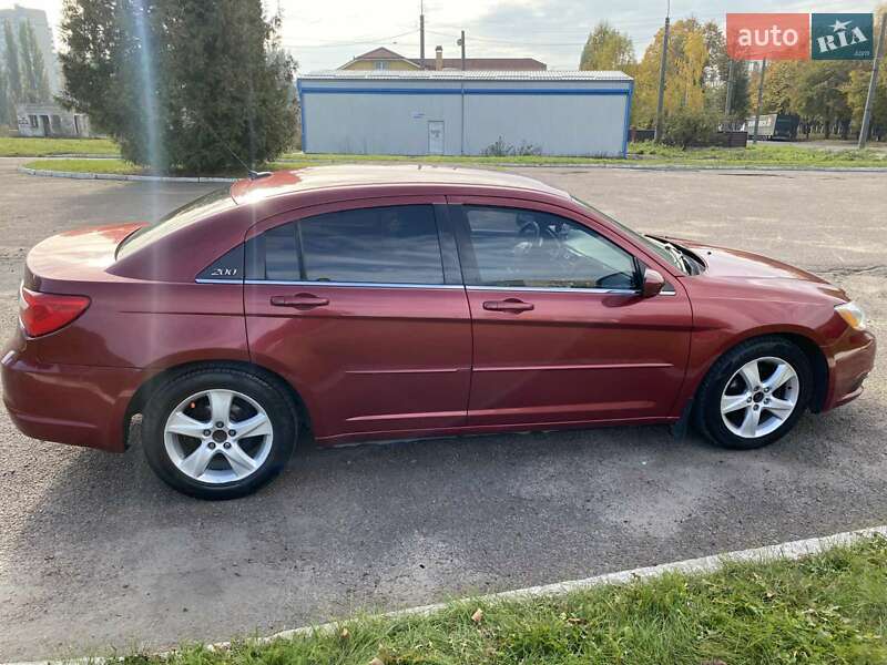 Седан Chrysler 200 2013 в Ровно