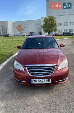 Седан Chrysler 200 2013 в Рівному