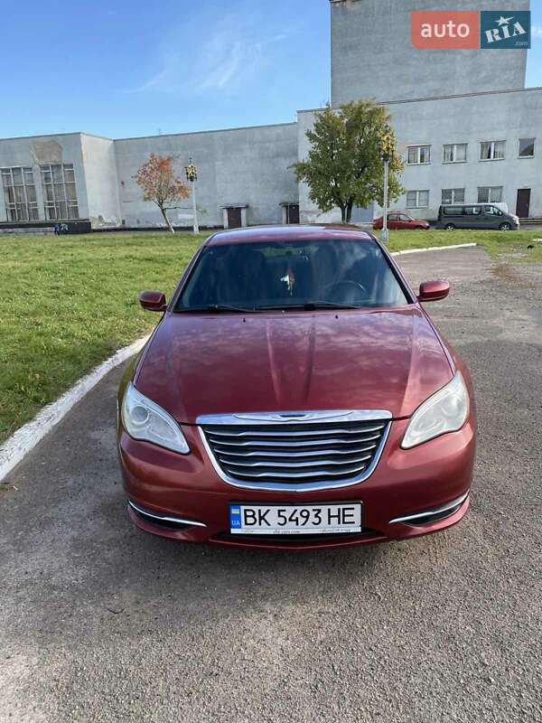 Седан Chrysler 200 2013 в Ровно
