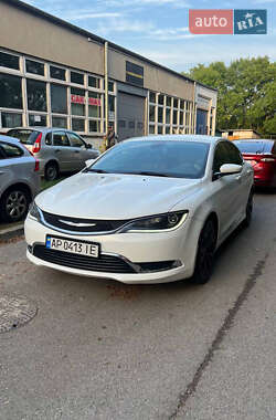 Седан Chrysler 200 2015 в Львове