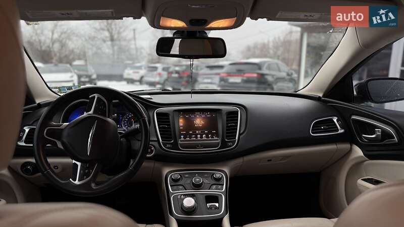 Седан Chrysler 200 2016 в Полтаві