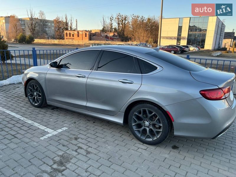 Седан Chrysler 200 2014 в Славуті