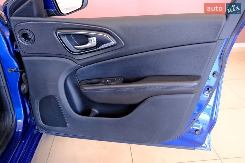 Седан Chrysler 200 2015 в Одесі