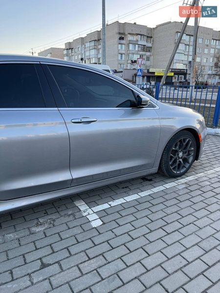 Седан Chrysler 200 2014 в Славуті