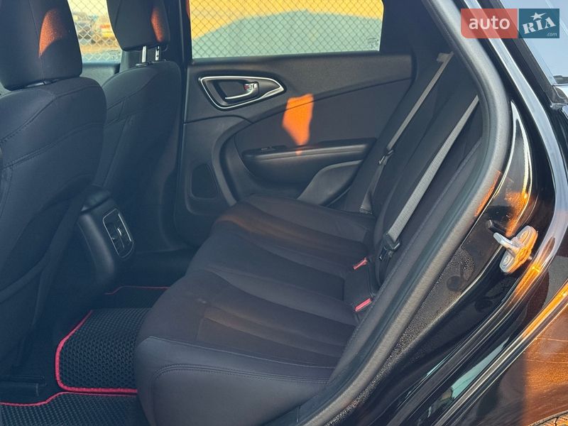 Седан Chrysler 200 2014 в Виннице