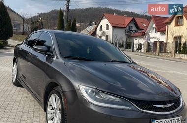 Седан Chrysler 200 2015 в Львове