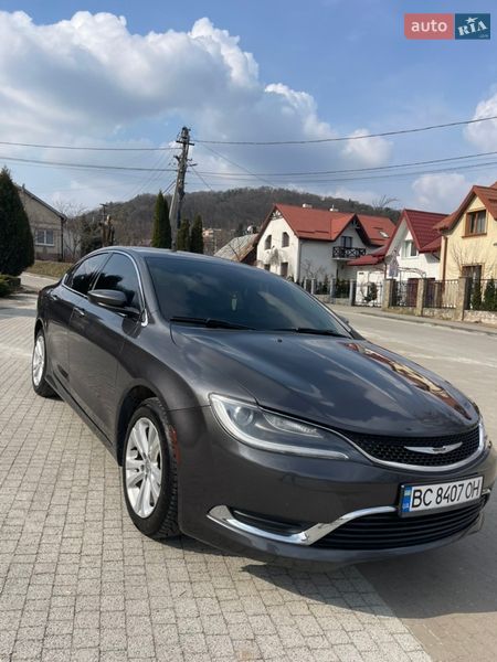 Седан Chrysler 200 2015 в Львове