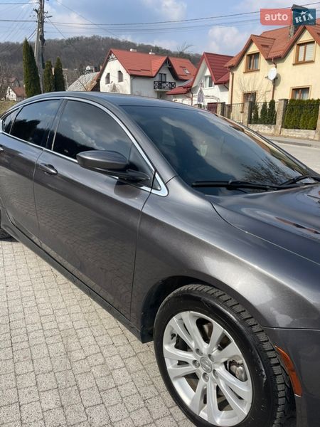 Седан Chrysler 200 2015 в Львове