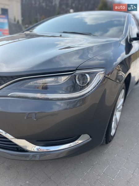 Седан Chrysler 200 2015 в Львове