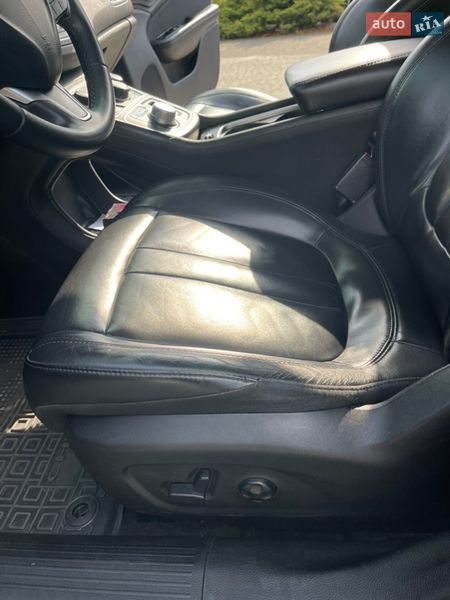 Седан Chrysler 200 2015 в Львове