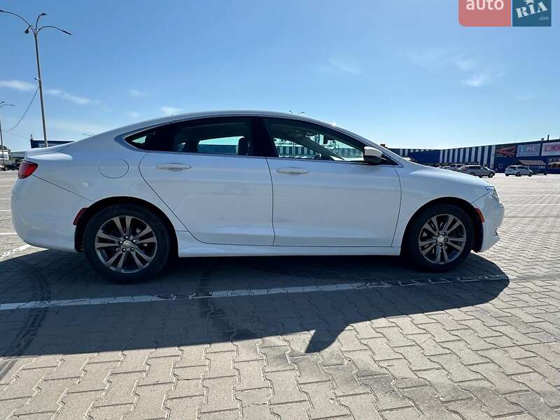 Седан Chrysler 200 2016 в Черновцах