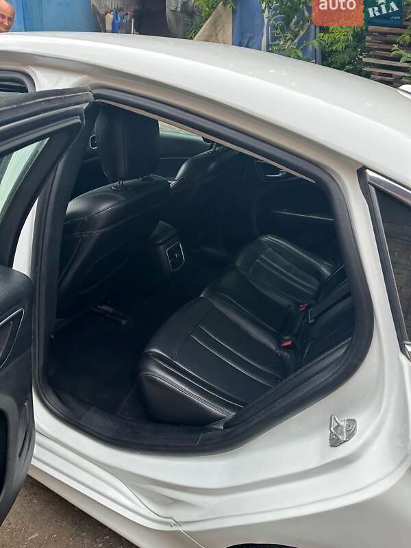 Седан Chrysler 200 2016 в Черновцах