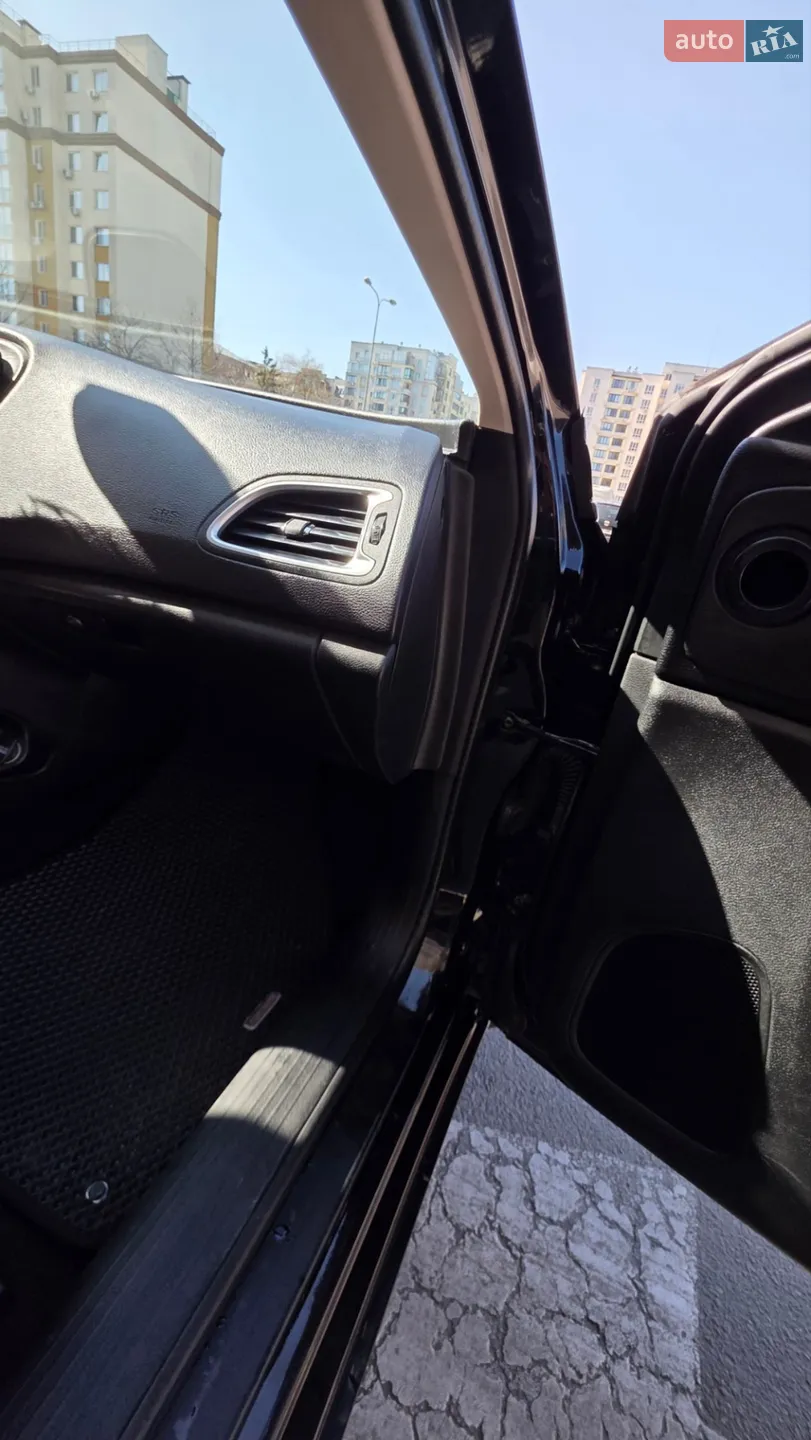 2014 Chrysler 200 - мініатюра 26