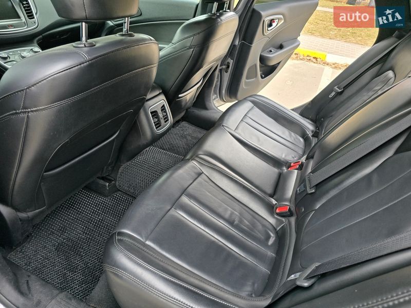 Седан Chrysler 200 2016 в Киеве