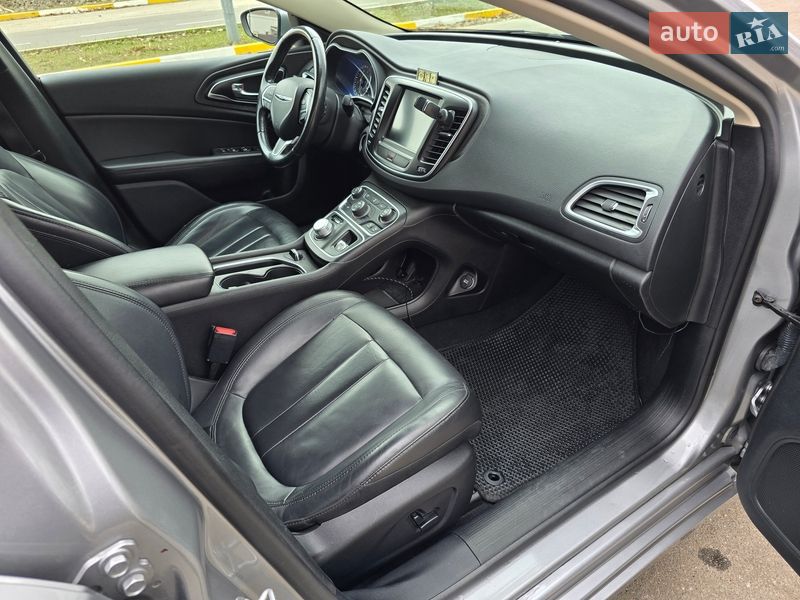 Седан Chrysler 200 2016 в Киеве