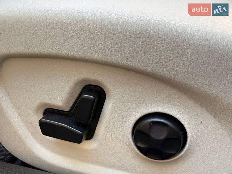 Седан Chrysler 200 2014 в Киеве фото 27 Седан Chrysler 200 2014 в Киеве